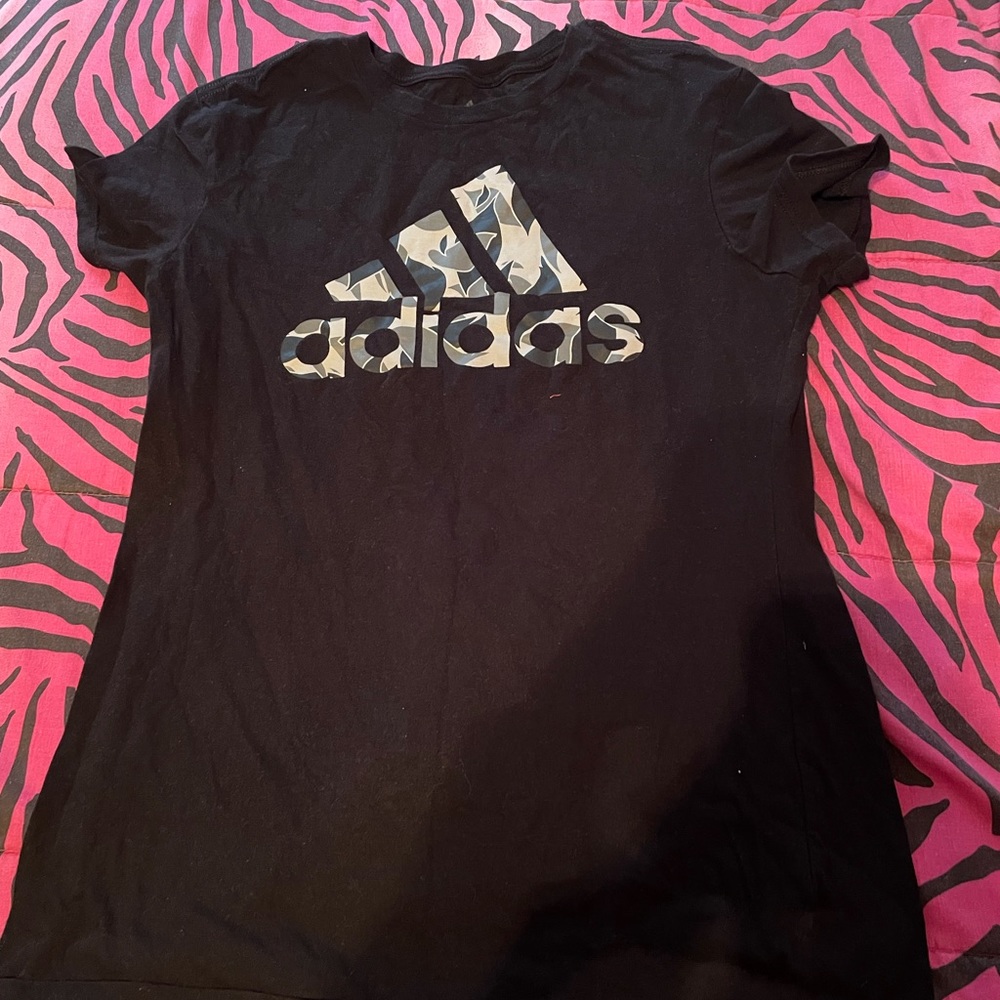 Adidas  tee